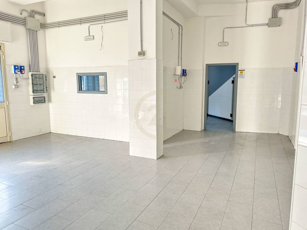 locale commerciale in affitto ad Aci Catena