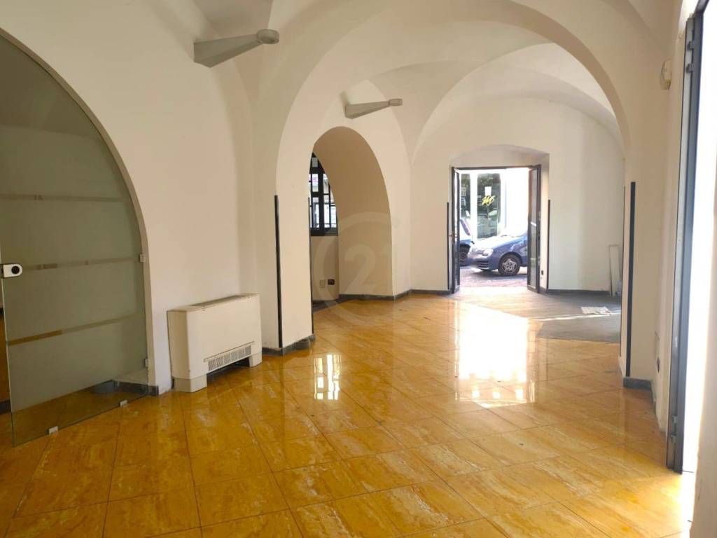 negozio in affitto ad Aci Catena