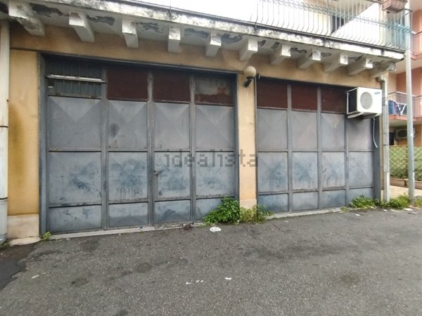 locale commerciale in affitto ad Aci Catena in zona Aci San Filippo