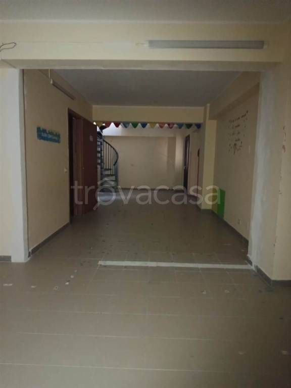 negozio in affitto ad Aci Catena in zona San Nicolò