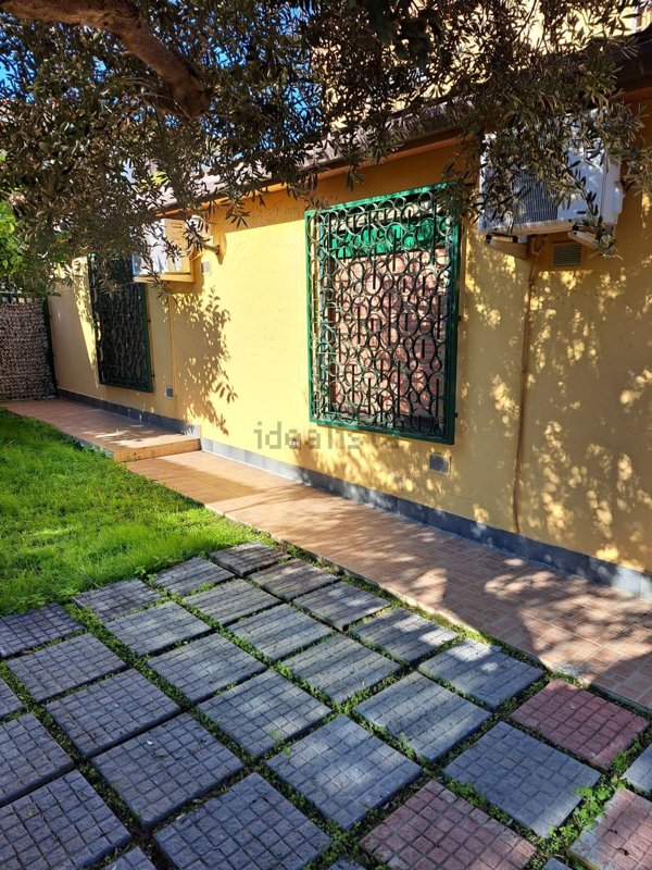 appartamento in affitto ad Aci Catena