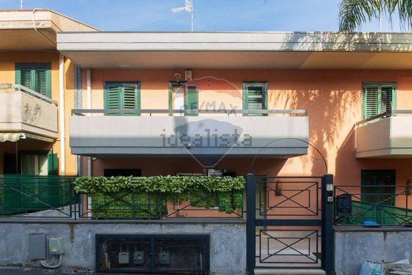 casa indipendente in affitto ad Aci Catena in zona Vampolieri