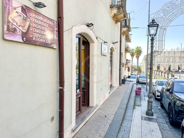 locale commerciale in affitto ad Aci Catena