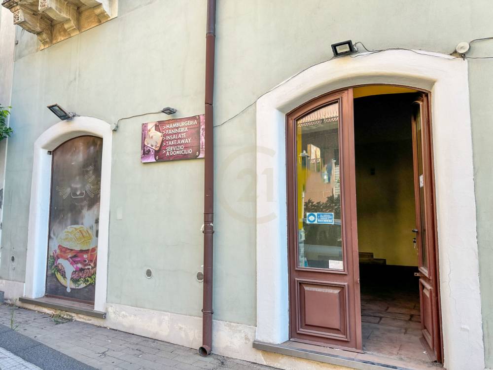 locale commerciale in affitto ad Aci Catena