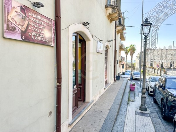 negozio in affitto ad Aci Catena
