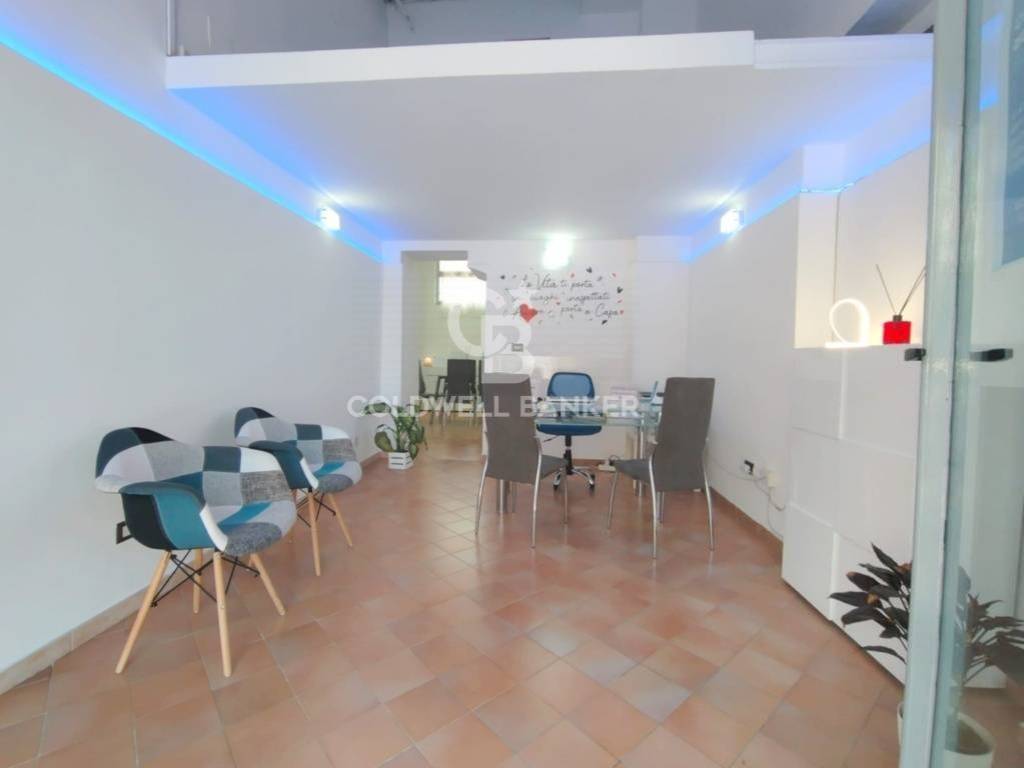 negozio in affitto ad Aci Catena