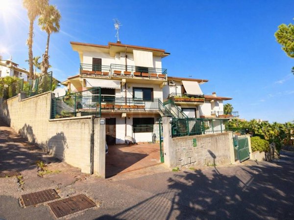 casa indipendente in affitto ad Aci Catena