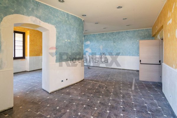 locale commerciale in affitto ad Aci Catena