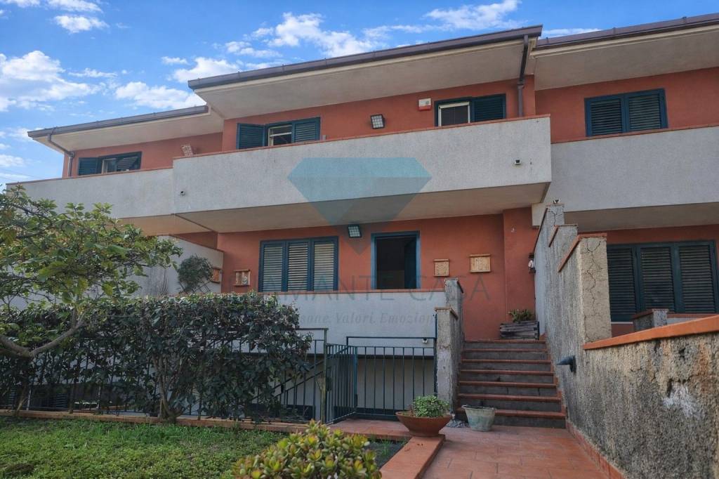 casa indipendente in affitto ad Aci Catena