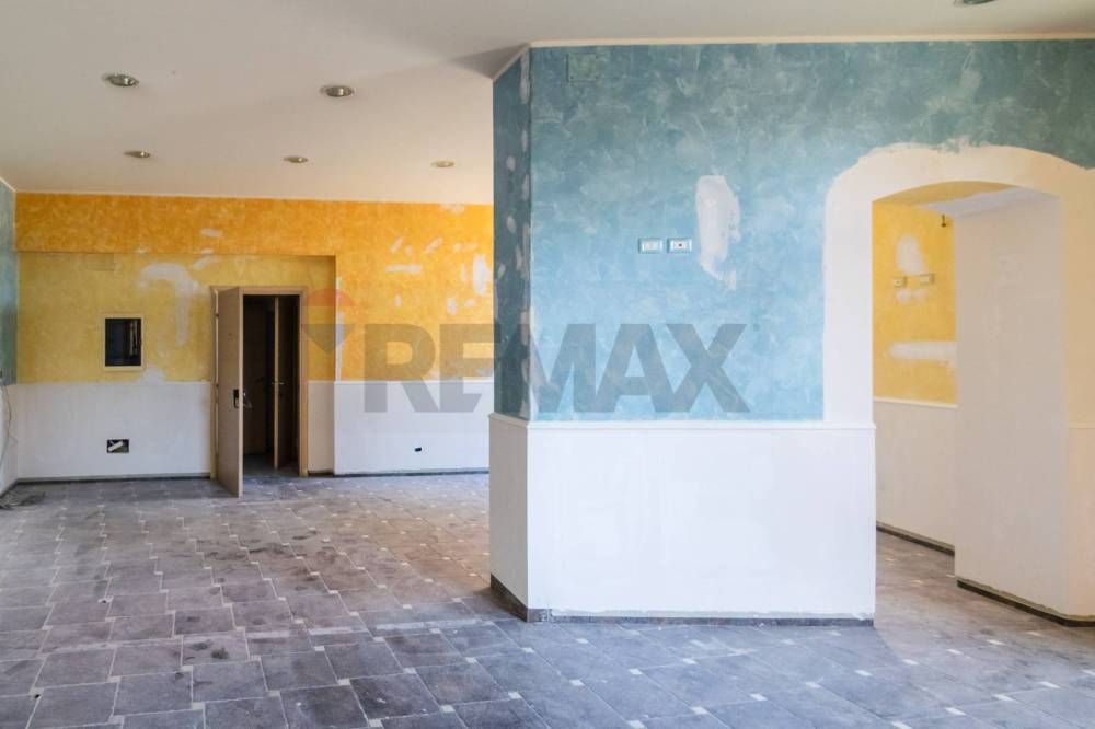 locale commerciale in affitto ad Aci Catena