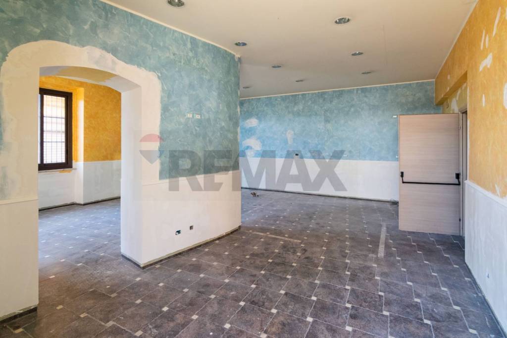 locale commerciale in affitto ad Aci Catena