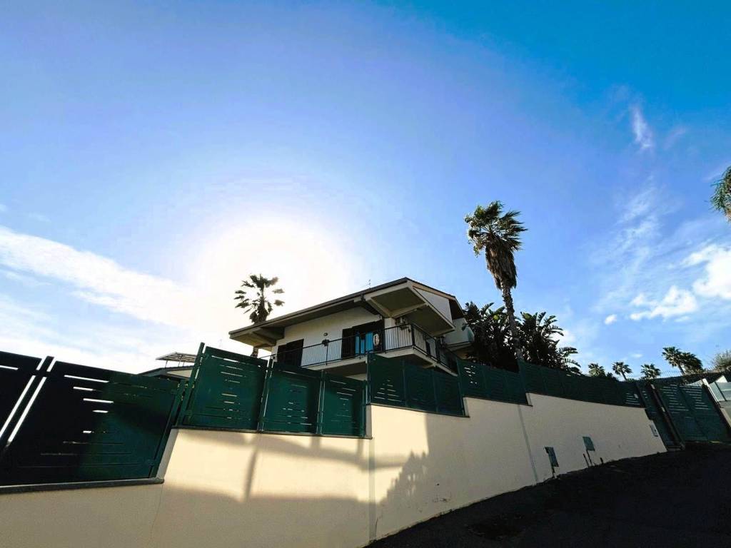 appartamento in affitto ad Aci Catena