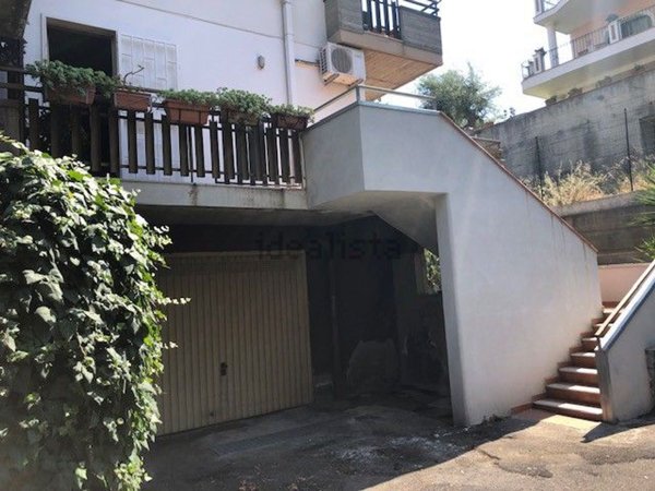 appartamento in affitto ad Aci Catena in zona Vampolieri