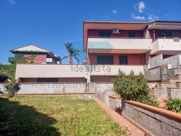 casa indipendente in affitto ad Aci Catena