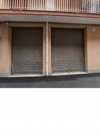 locale di sgombero in affitto ad Aci Catena