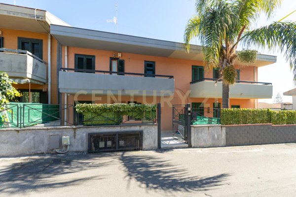 casa indipendente in affitto ad Aci Catena in zona Vampolieri