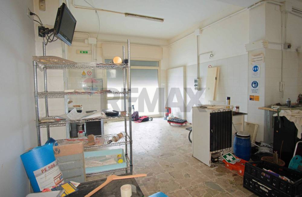 negozio in affitto ad Aci Catena