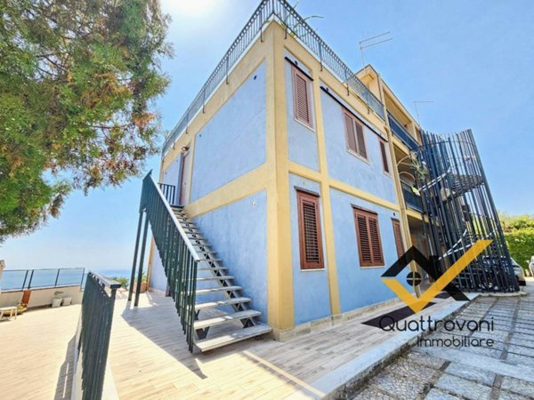 appartamento in affitto ad Aci Catena in zona Vampolieri