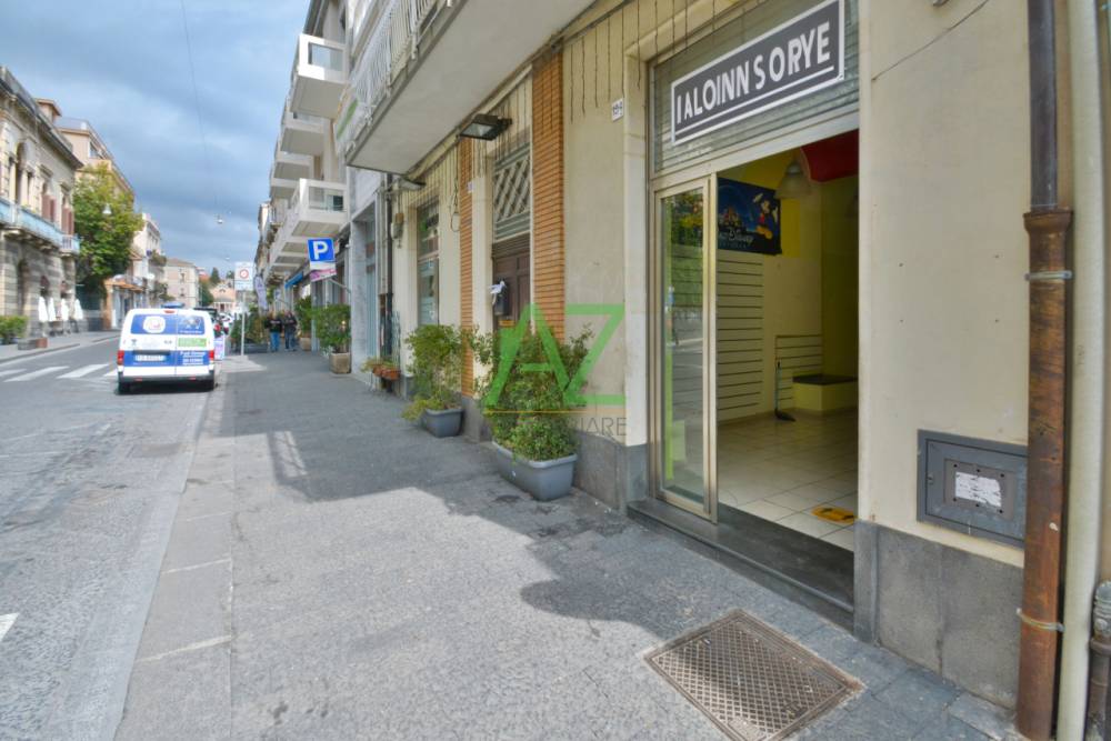 locale commerciale in affitto ad Acireale