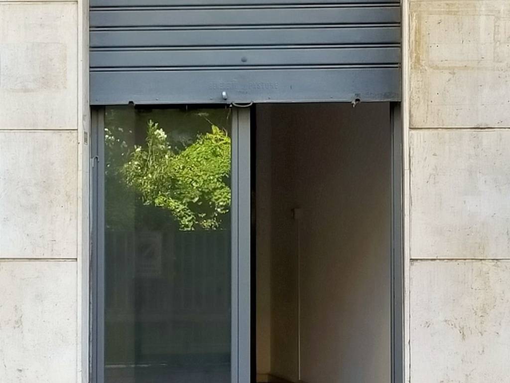 negozio in vendita ad Acireale in zona Centro Storico