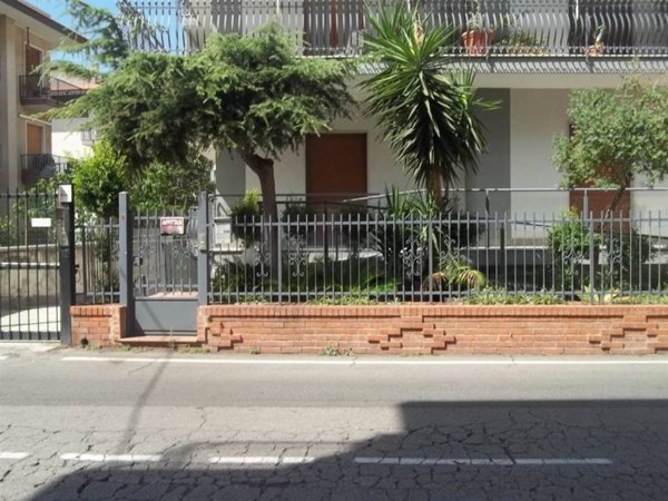 locale commerciale in affitto ad Acireale in zona Pozzillo