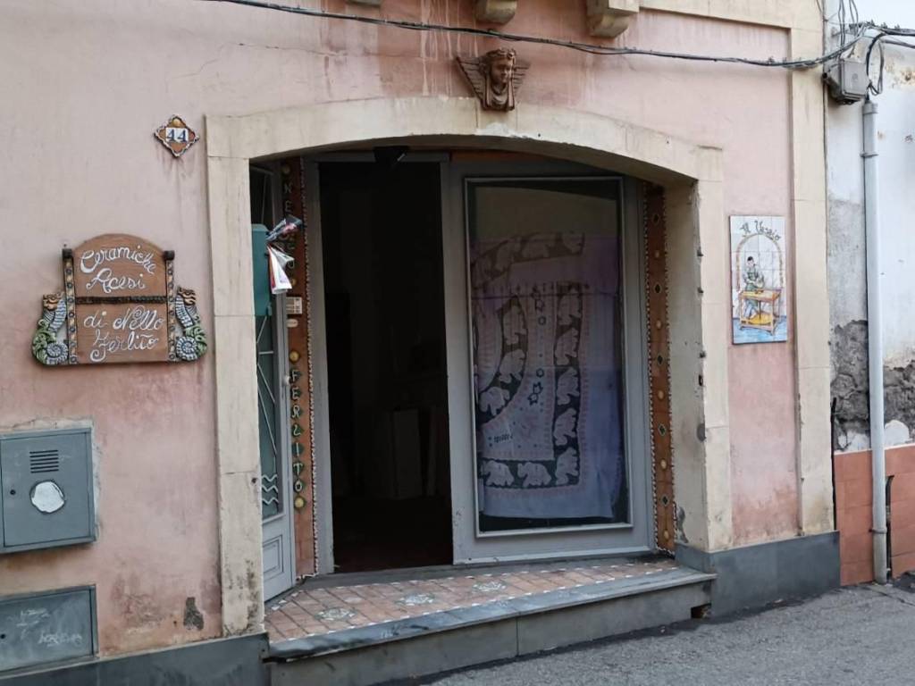 negozio in affitto ad Acireale in zona San Giovanni