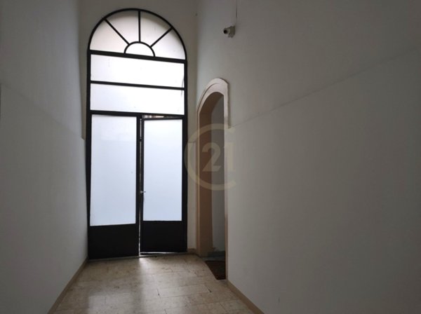 locale di sgombero in affitto ad Acireale