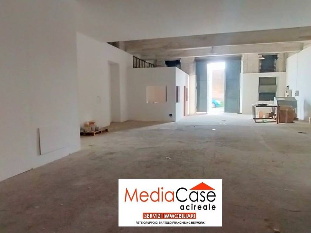 negozio in affitto ad Acireale in zona Santa Caterina