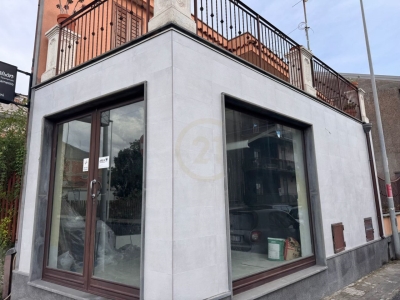 negozio in affitto ad Acireale in zona Centro Storico