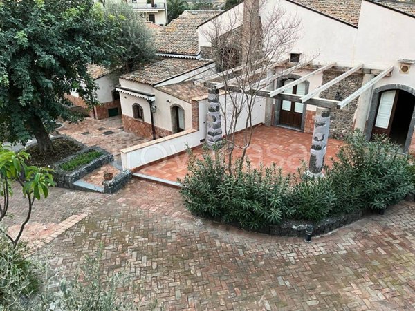 negozio in affitto ad Acireale