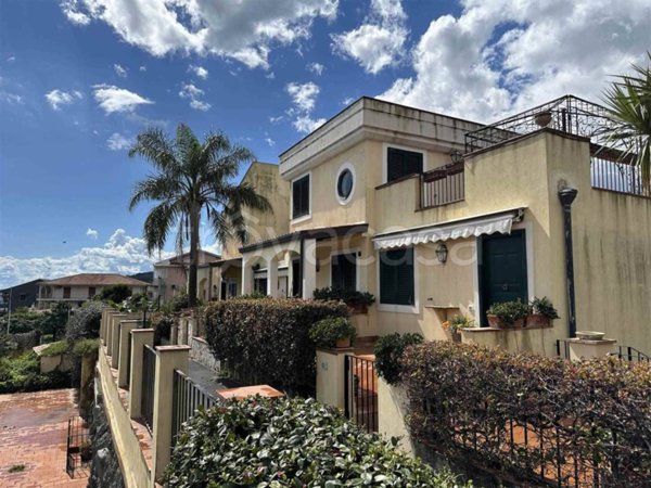casa indipendente in affitto ad Acireale