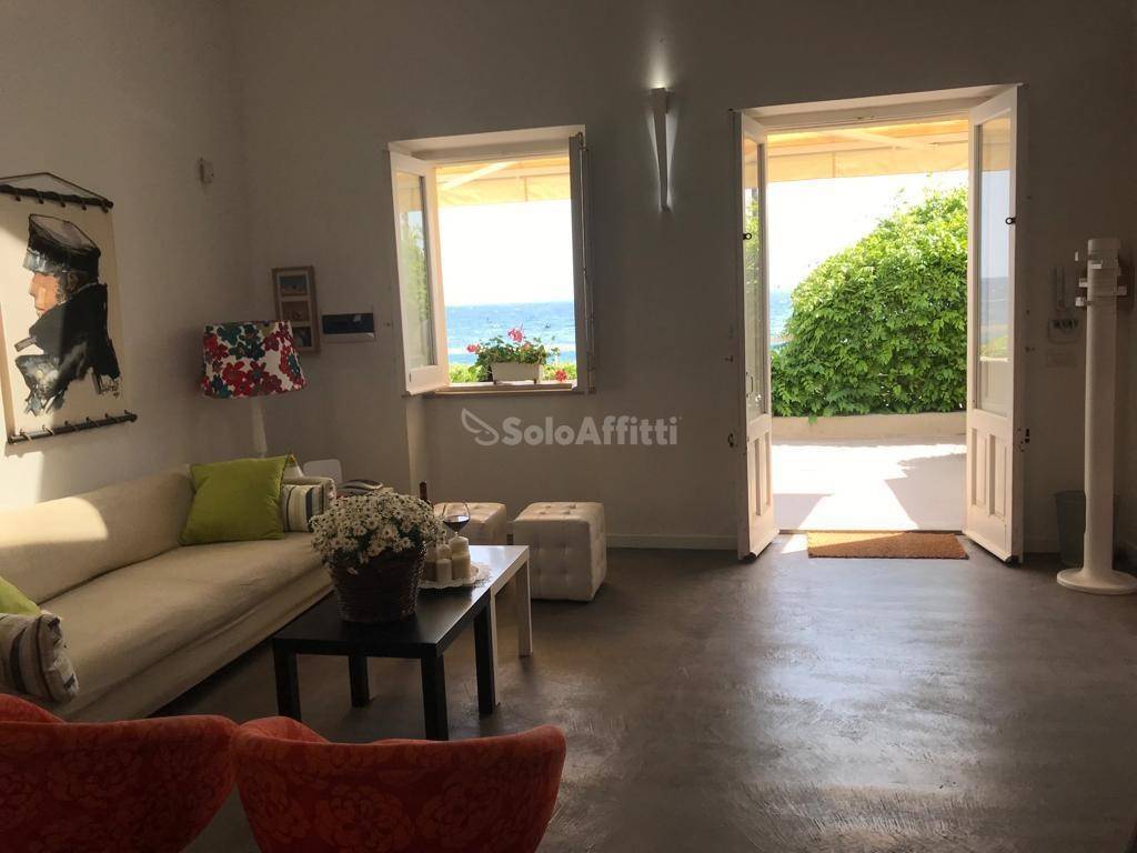 casa indipendente in affitto ad Acireale in zona Santa Maria la Scala