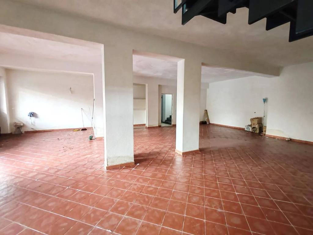 negozio in affitto ad Acireale in zona Pennisi