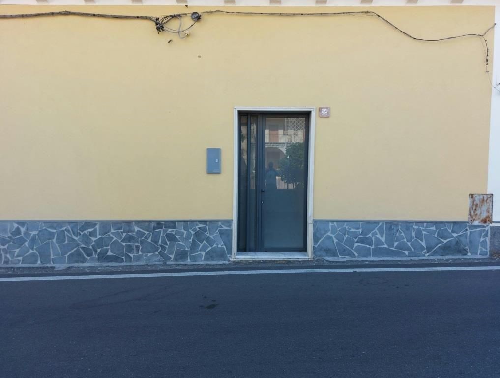 locale commerciale in affitto ad Acireale in zona Scillichenti