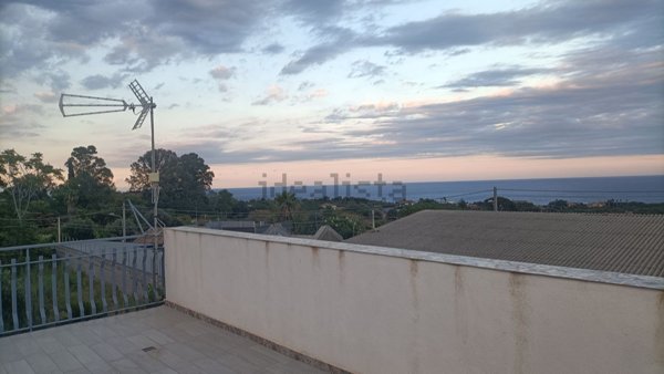 appartamento in affitto ad Acireale in zona Capo Mulini