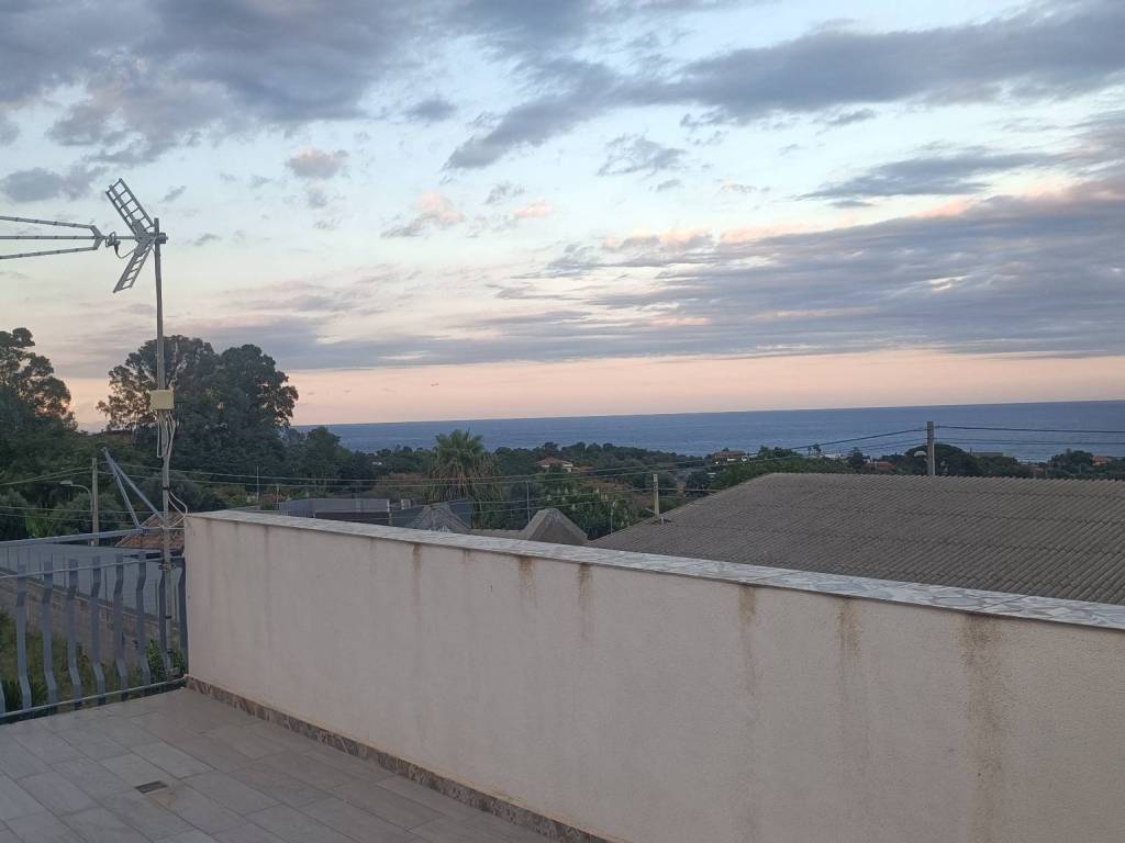 appartamento in affitto ad Acireale in zona Santa Caterina