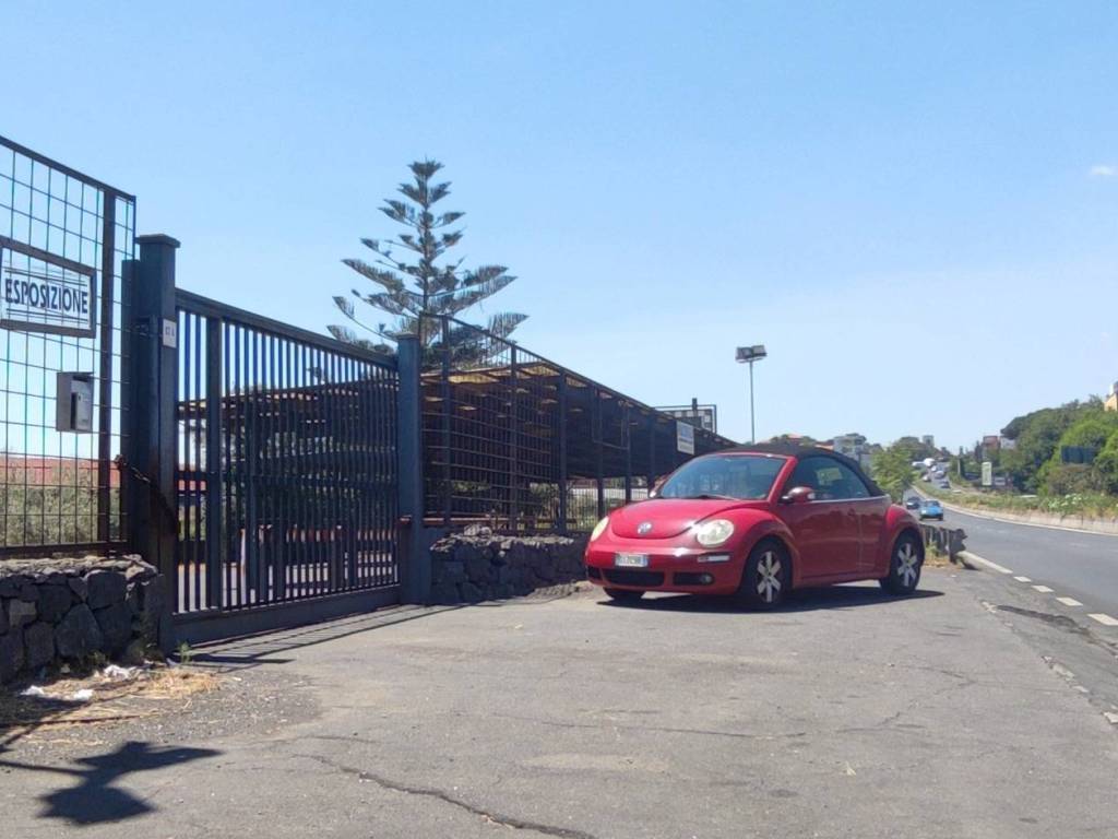 negozio in affitto ad Acireale in zona San Cosmo