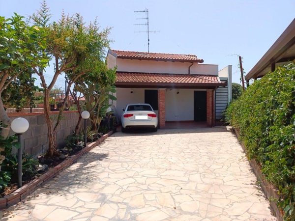 casa indipendente in affitto ad Acireale in zona Santa Tecla