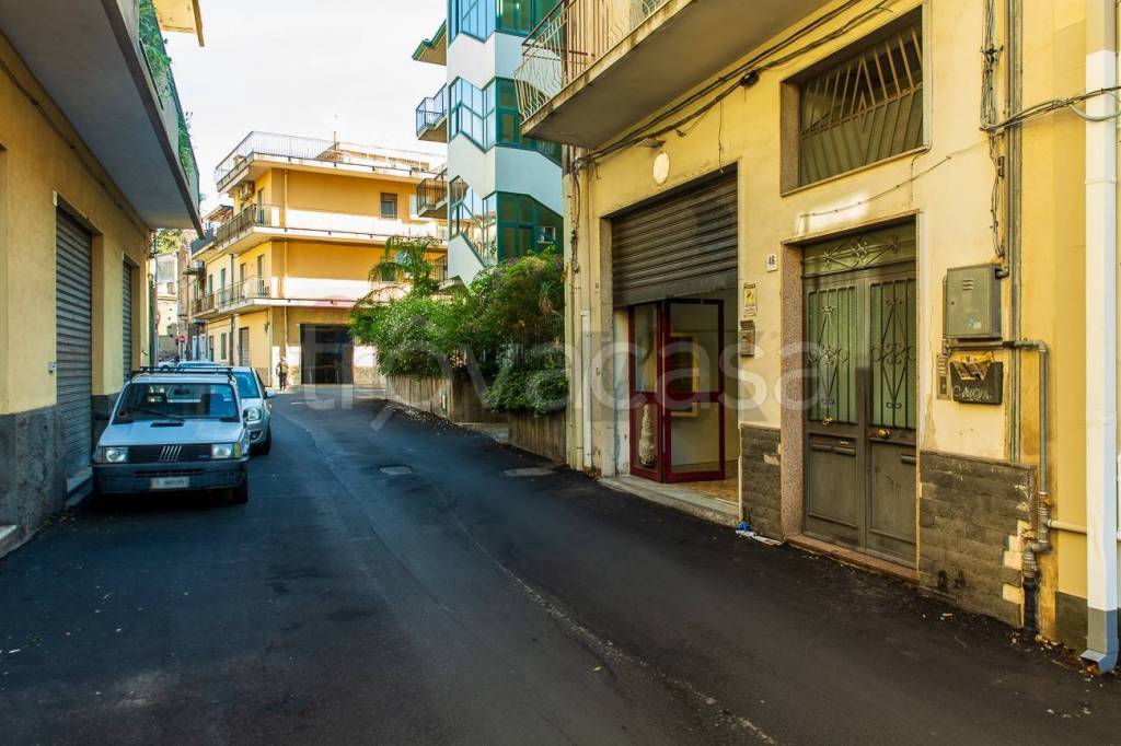 negozio in affitto ad Acireale in zona Centro Storico