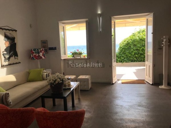 casa indipendente in affitto ad Acireale in zona Santa Maria la Scala