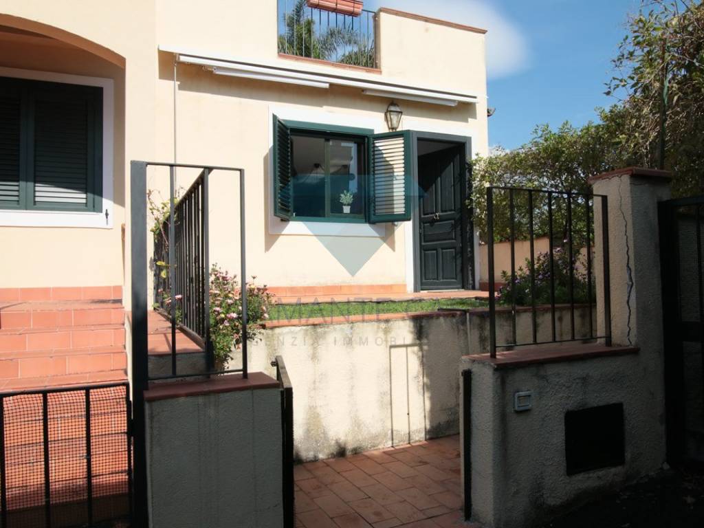 appartamento in affitto ad Acireale in zona Santa Tecla