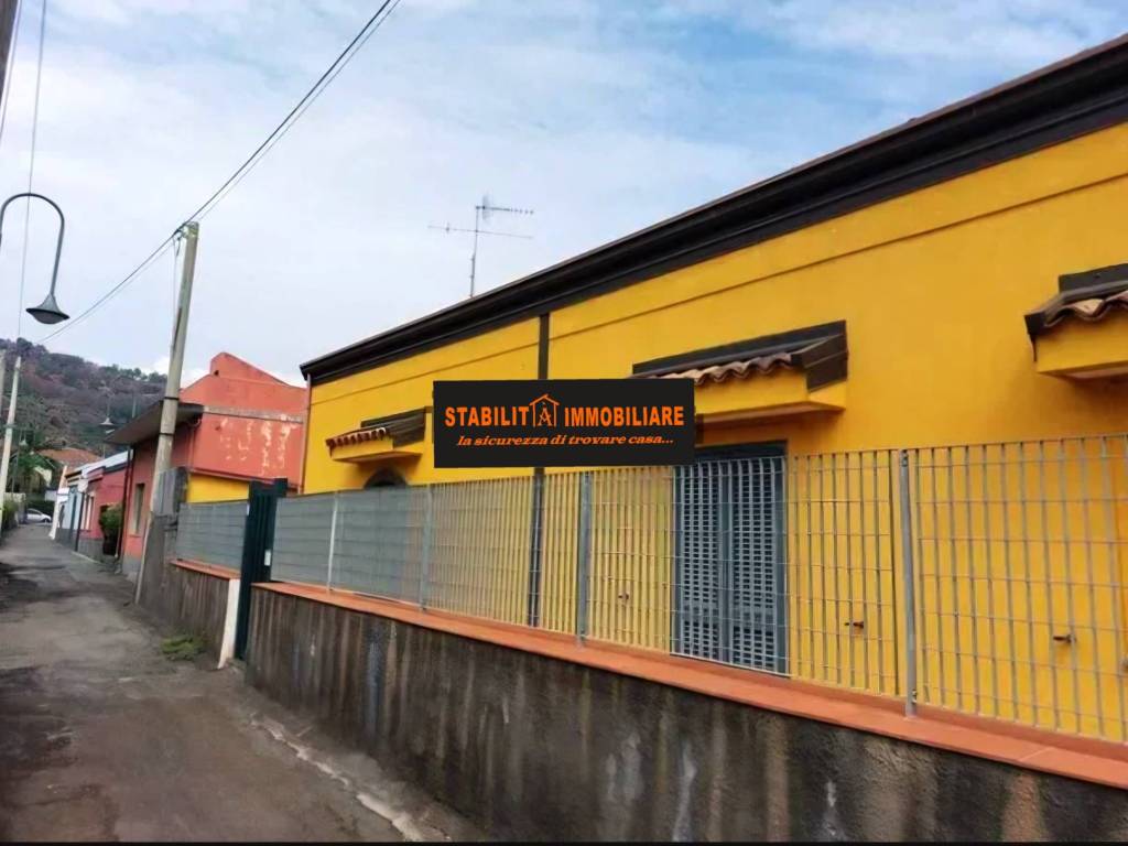 appartamento in affitto ad Acireale in zona Santa Tecla