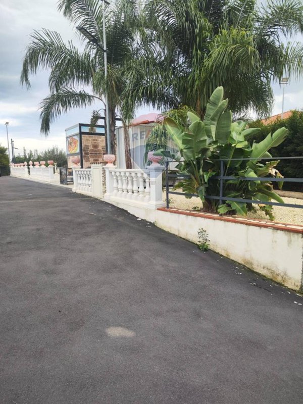 locale di sgombero in affitto ad Acireale in zona Santa Tecla