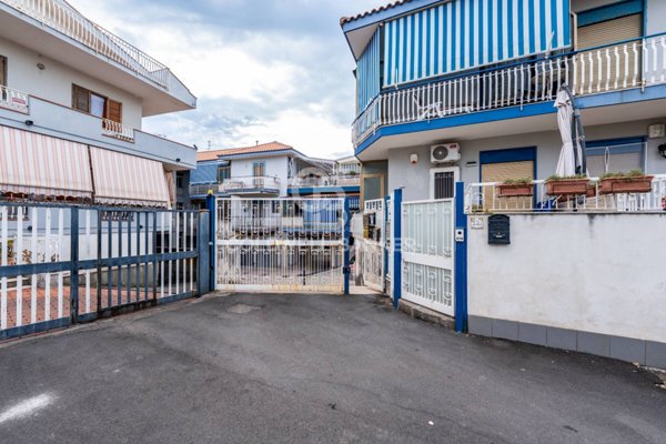 appartamento in affitto ad Acireale in zona Stazzo