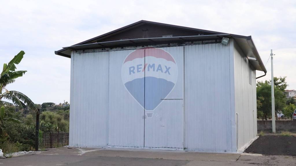 locale commerciale in affitto ad Acireale in zona Guardia