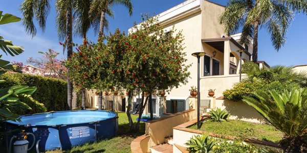 casa indipendente in affitto ad Acireale