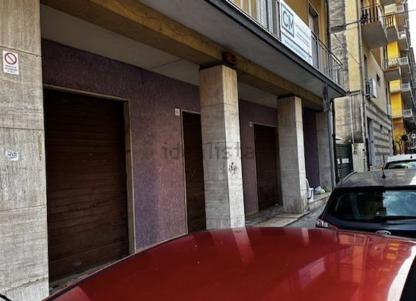 locale di sgombero in affitto ad Acireale