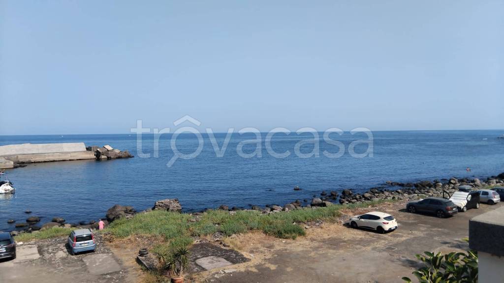 appartamento in affitto ad Acireale in zona Santa Maria la Scala