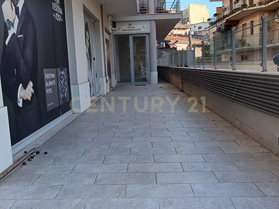 locale commerciale in affitto ad Acireale