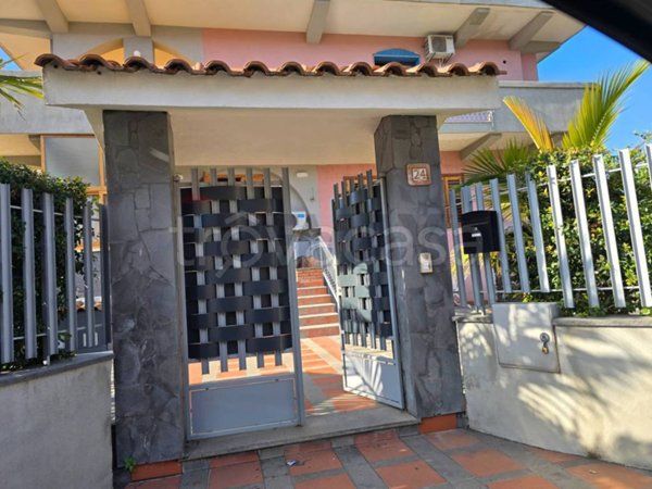 appartamento in affitto ad Acireale in zona Scillichenti